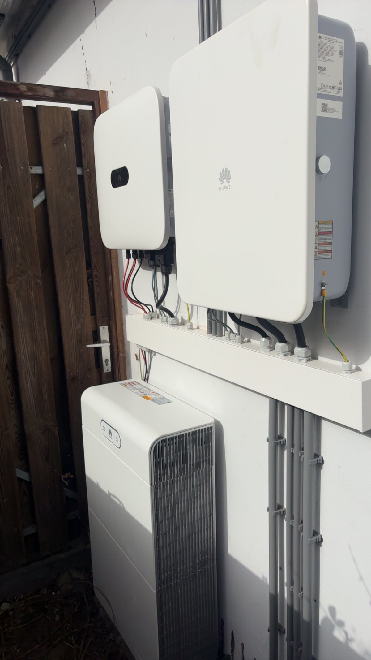 B.Y Roersen tijdens een duurzame energie-installatie